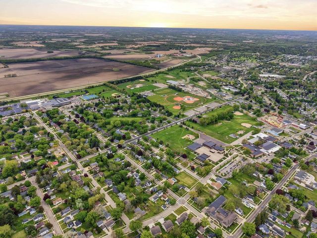 326 Prairie View Court, Oregon, WI 53575