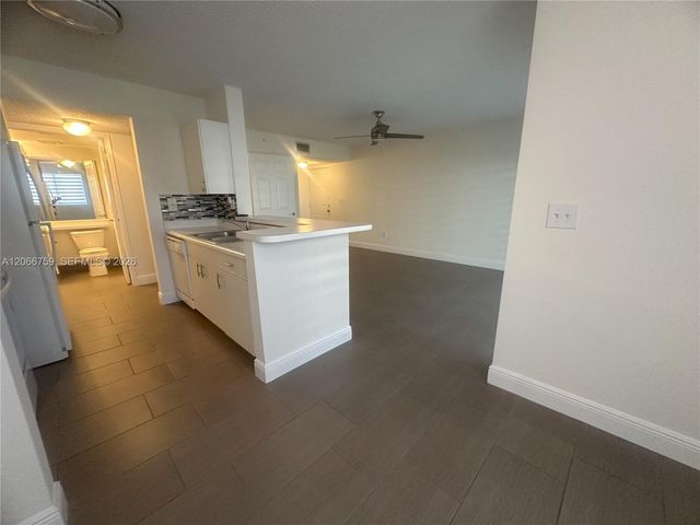 2640 S University Drive 118, Davie, FL 33328