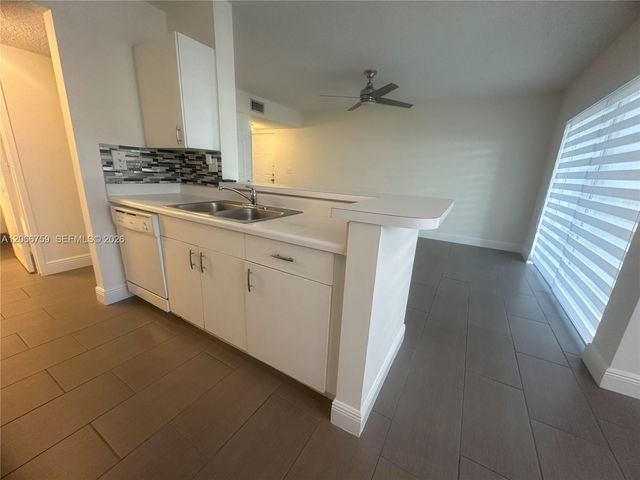 2640 S University Drive 118, Davie, FL 33328
