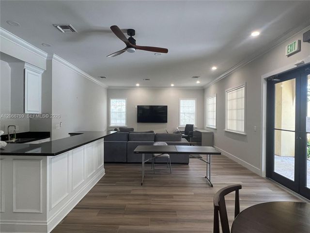 2640 S University Drive 118, Davie, FL 33328