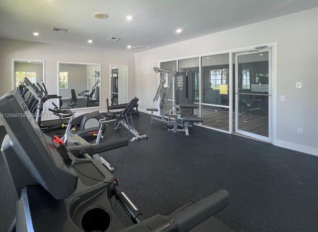 2640 S University Drive 118, Davie, FL 33328