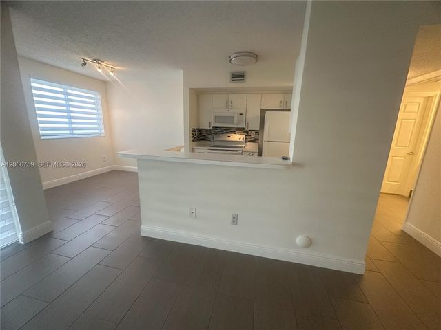 2640 S University Drive 118, Davie, FL 33328