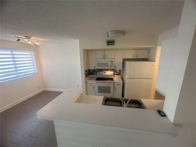 2640 S University Drive 118, Davie, FL 33328