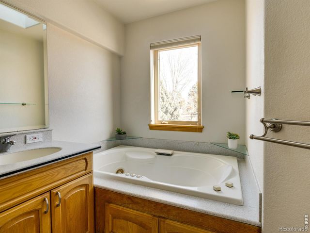 927 Hover Ridge Circle, Longmont, CO 80501