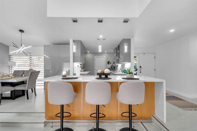 19951 NE 10th Place Way, Miami, FL 33179