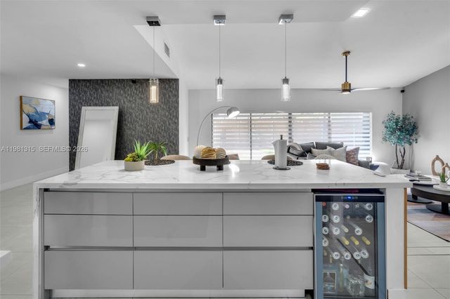 19951 NE 10th Place Way, Miami, FL 33179