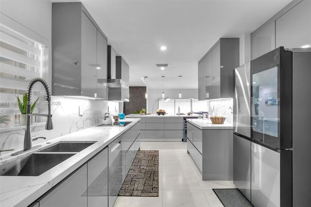 19951 NE 10th Place Way, Miami, FL 33179