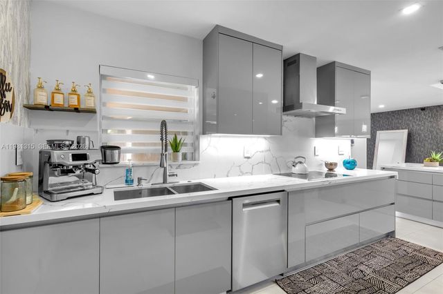 19951 NE 10th Place Way, Miami, FL 33179