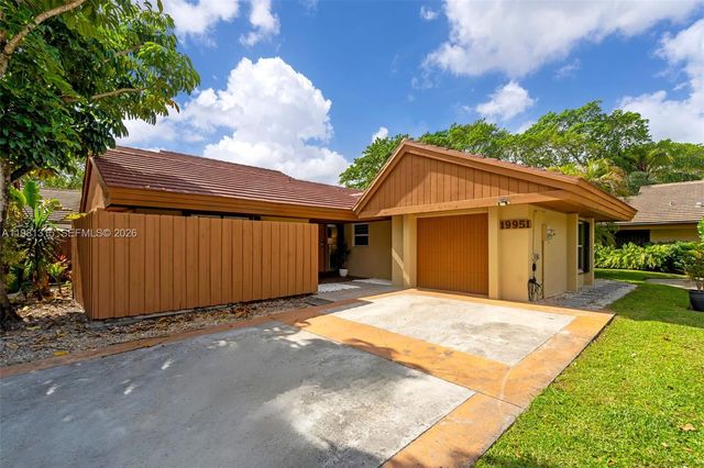 19951 NE 10th Place Way, Miami, FL 33179