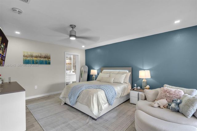 19951 NE 10th Place Way, Miami, FL 33179