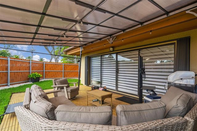 19951 NE 10th Place Way, Miami, FL 33179