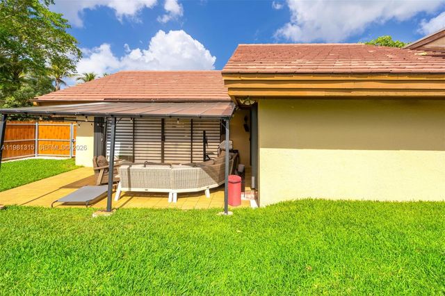 19951 NE 10th Place Way, Miami, FL 33179