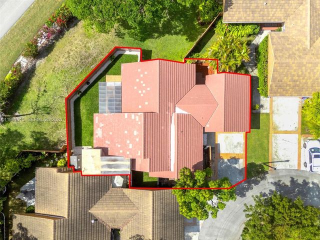 19951 NE 10th Place Way, Miami, FL 33179