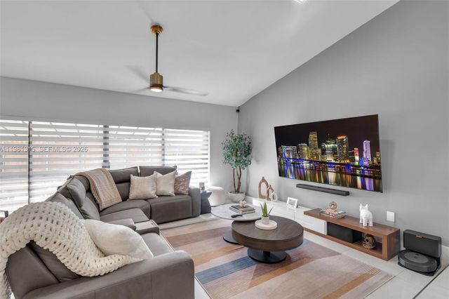 19951 NE 10th Place Way, Miami, FL 33179