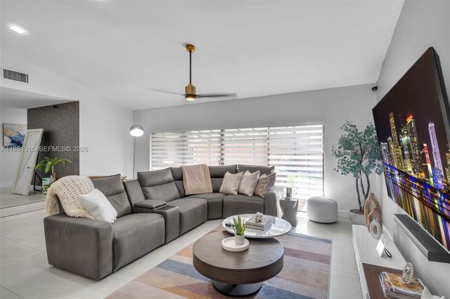 19951 NE 10th Place Way, Miami, FL 33179