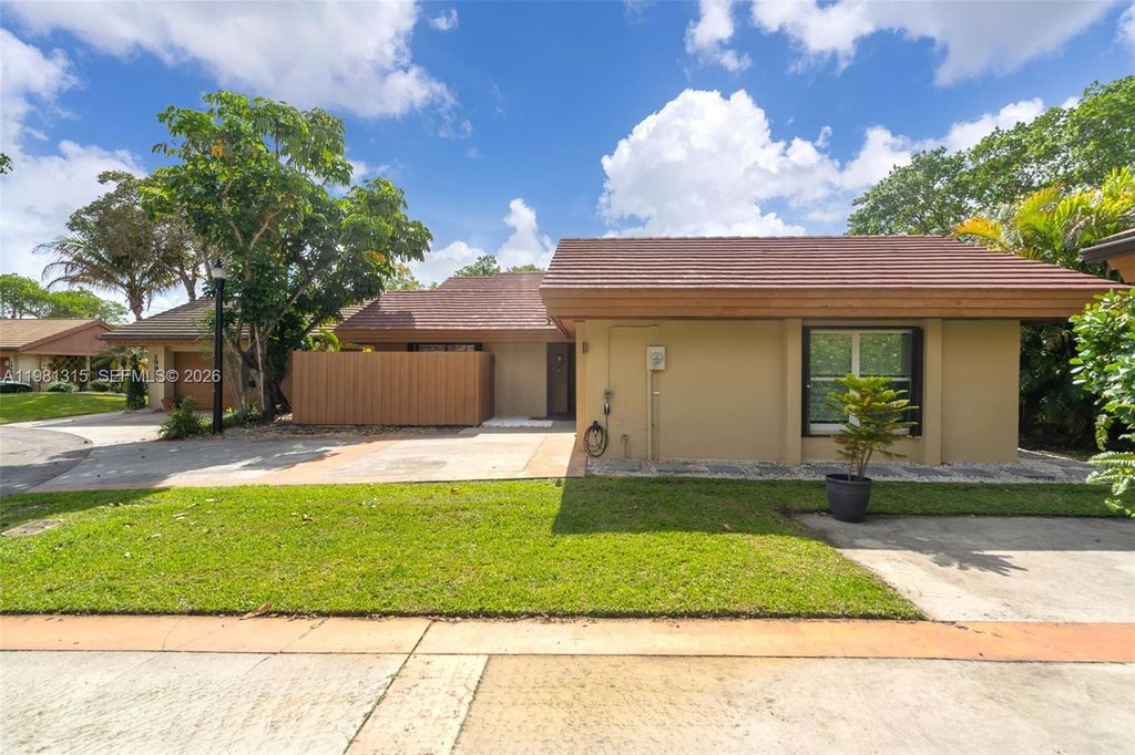 19951 NE 10th Place Way, Miami, FL 33179