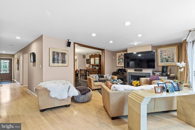 410 OLD CROSSING DR, Baltimore, MD 21208