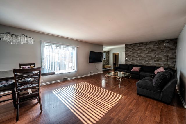 9810 Menard Avenue, Oak Lawn, IL 60453