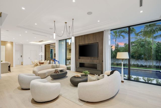 340 Grove Place, Delray Beach, FL 33444