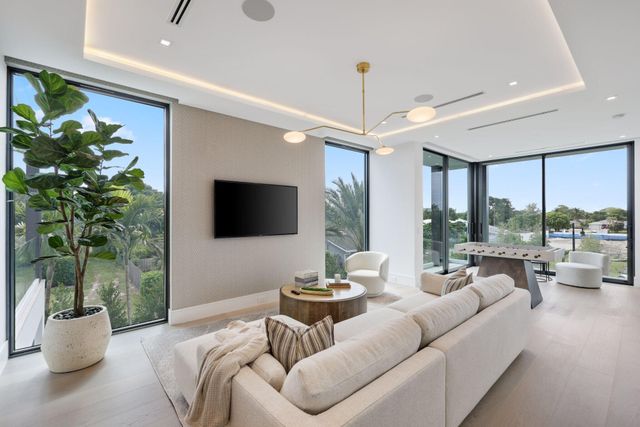 340 Grove Place, Delray Beach, FL 33444