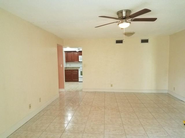 900 NE 147th St 4A, Miami, FL 33161