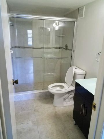 900 NE 147th St 4A, Miami, FL 33161