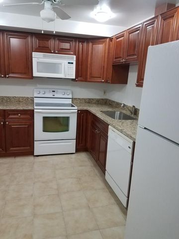 900 NE 147th St 4A, Miami, FL 33161