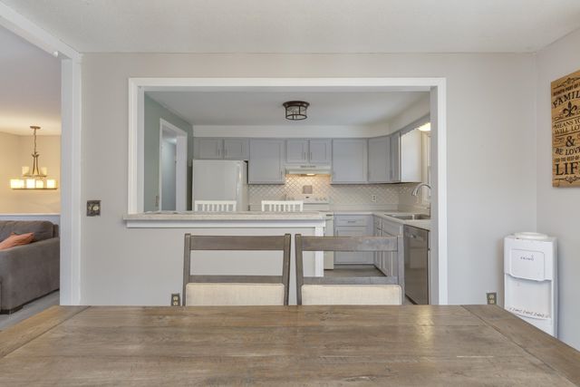 46 Stark Lane, Litchfield, NH 03052