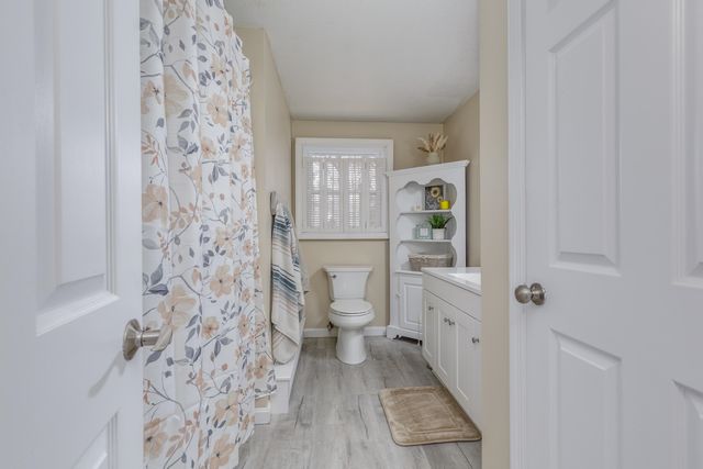 46 Stark Lane, Litchfield, NH 03052