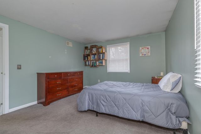 46 Stark Lane, Litchfield, NH 03052