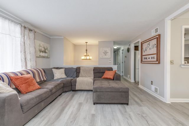 46 Stark Lane, Litchfield, NH 03052