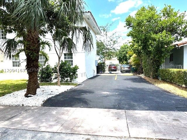 3619 S Le Jeune Rd 2, Coral Gables, FL 33134