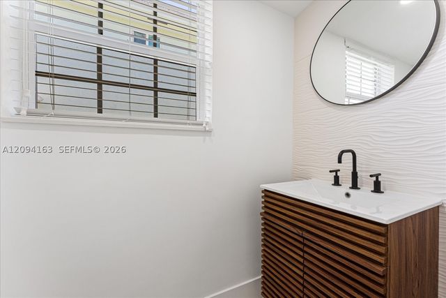 3619 S Le Jeune Rd 2, Coral Gables, FL 33134
