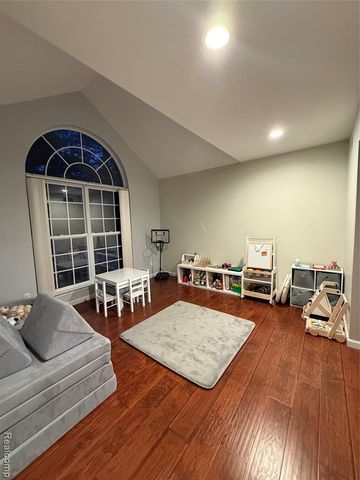 5872 Three Ponds Court, West Bloomfield, MI 48324