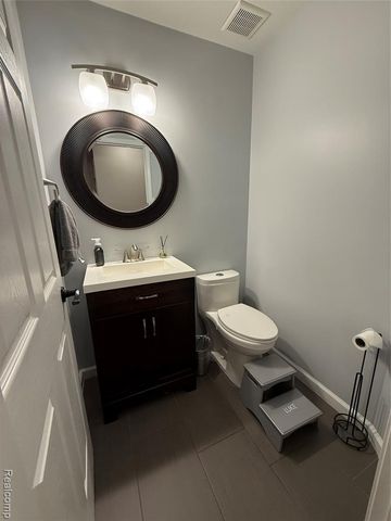 5872 Three Ponds Court, West Bloomfield, MI 48324