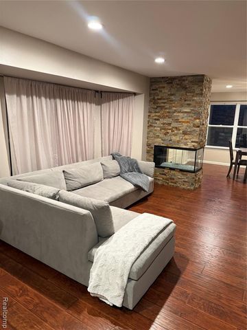 5872 Three Ponds Court, West Bloomfield, MI 48324