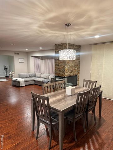 5872 Three Ponds Court, West Bloomfield, MI 48324