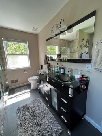 5872 Three Ponds Court, West Bloomfield, MI 48324