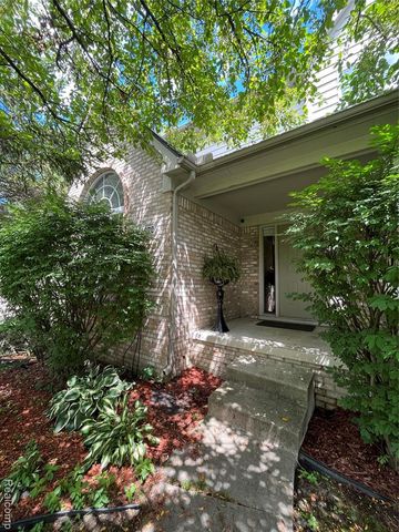 5872 Three Ponds Court, West Bloomfield, MI 48324