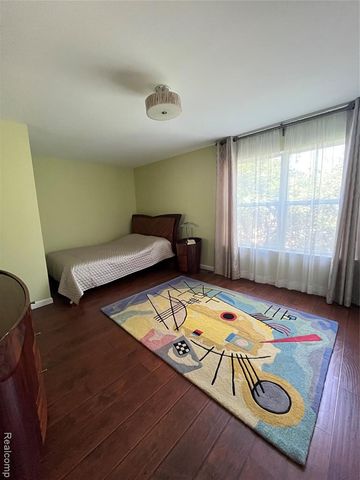 5872 Three Ponds Court, West Bloomfield, MI 48324