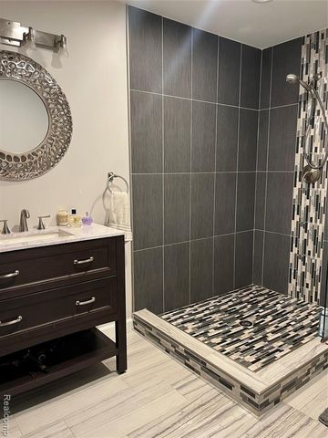 5872 Three Ponds Court, West Bloomfield, MI 48324