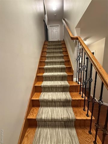 5872 Three Ponds Court, West Bloomfield, MI 48324