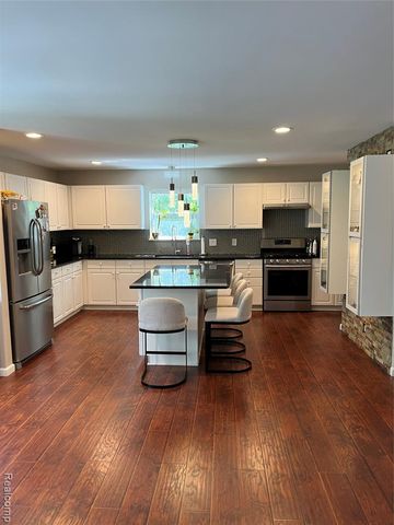 5872 Three Ponds Court, West Bloomfield, MI 48324