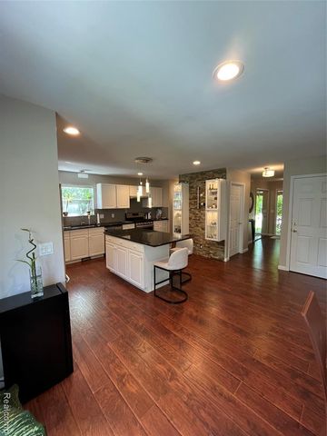 5872 Three Ponds Court, West Bloomfield, MI 48324