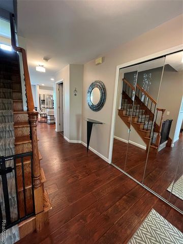 5872 Three Ponds Court, West Bloomfield, MI 48324