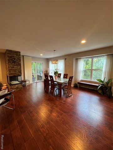 5872 Three Ponds Court, West Bloomfield, MI 48324