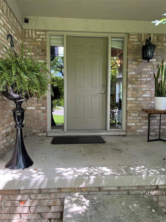 5872 Three Ponds Court, West Bloomfield, MI 48324