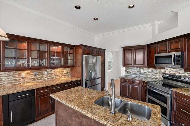 2385 SE 7th Pl, Homestead, FL 33033