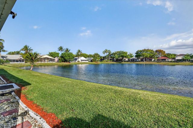 2385 SE 7th Pl, Homestead, FL 33033