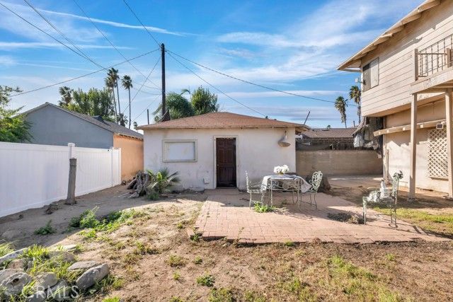 16638 Wyandotte, Los Angeles, CA 91406